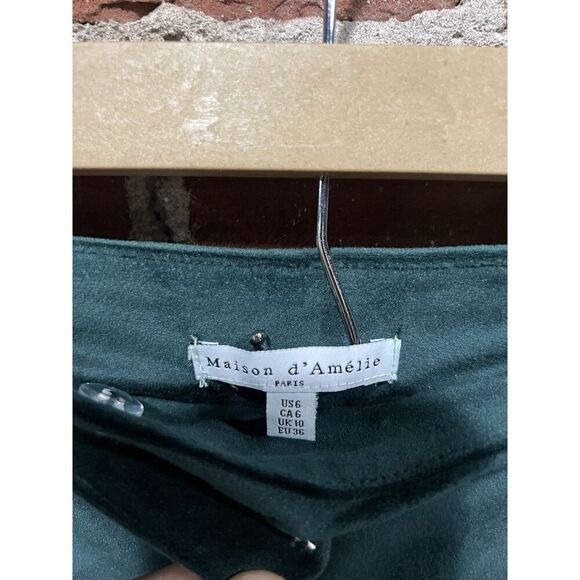 Anthropologie Maison d Amelie Womens Pants 6 Leg Green Velvet Gold Button - Picture 3 of 3